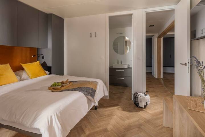 Room 4 of 62