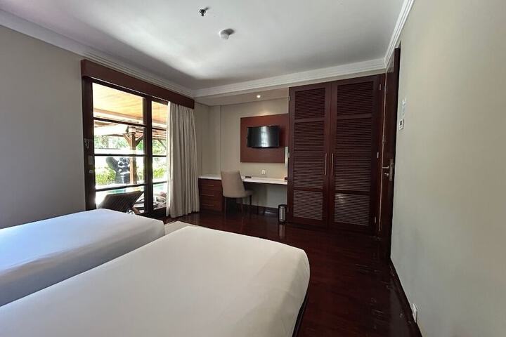 Room 5 of 167
