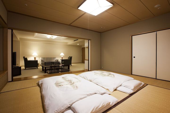 Room 5 of 187