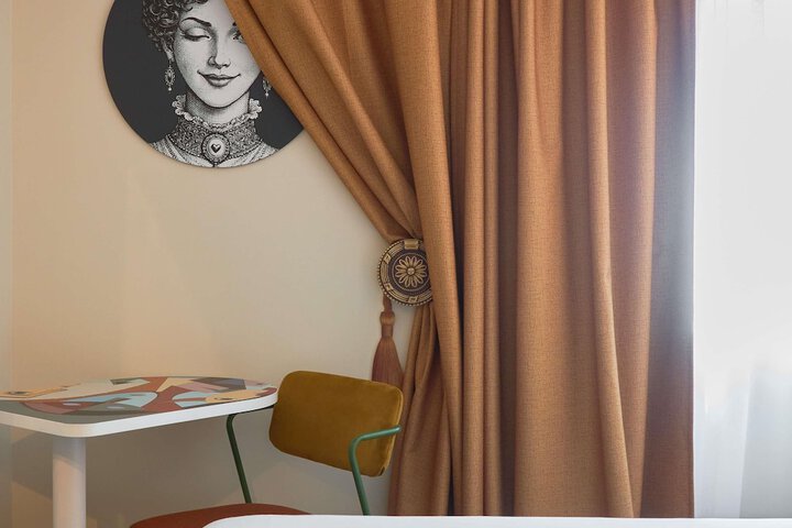 Room 33 of 132