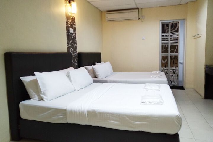 Room 9 of 34