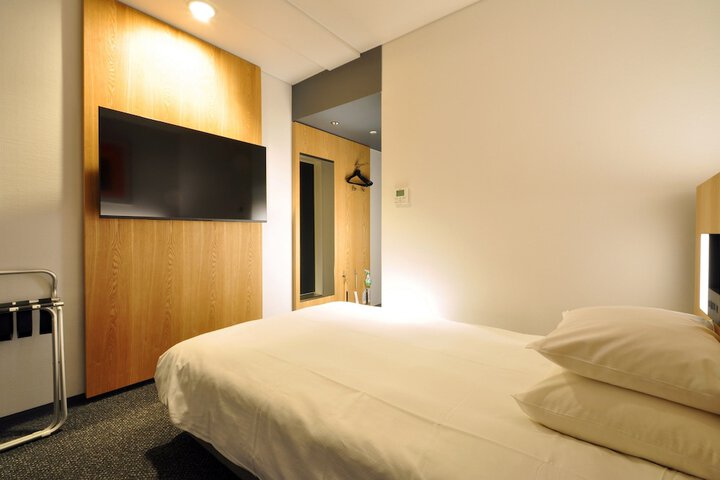 Room 6 of 48