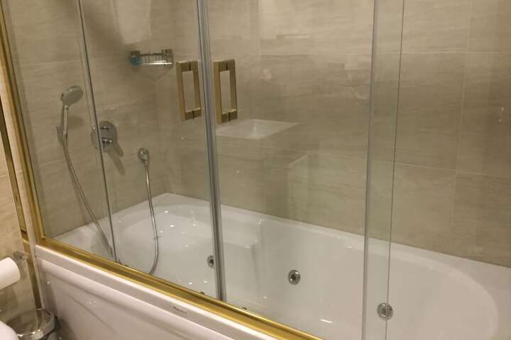 Jetted tub