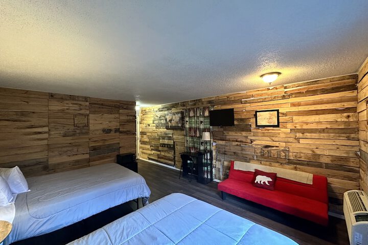 1 Queen Bed (23 of 24)