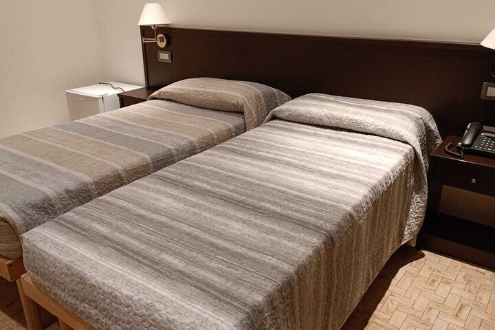 Room 2 of 20