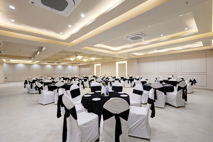 Ballroom/Hall 74 of 98