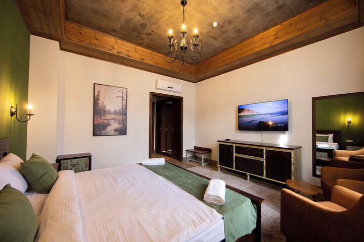 Room 13 of 30