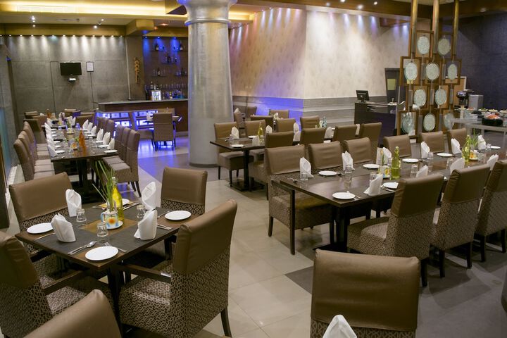 Dining 74 of 136