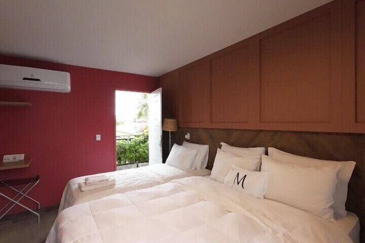 Room 6 of 12
