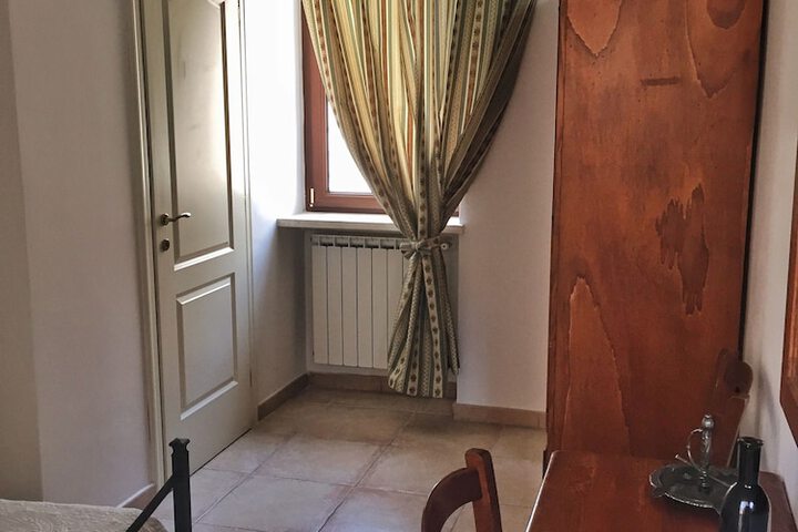 Room 4 of 36