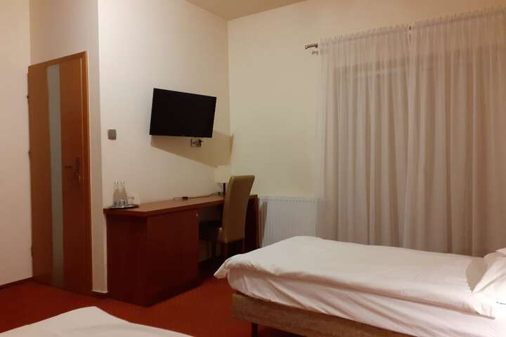 Room 16 of 45