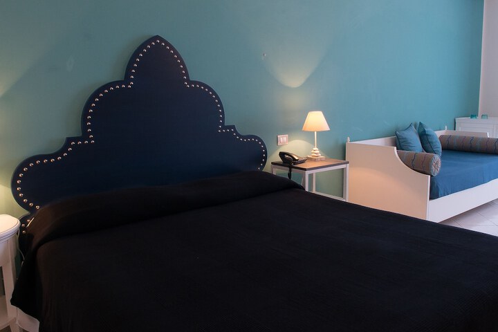 Room 33 of 85