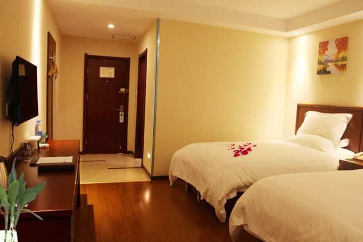 Room 10 of 52