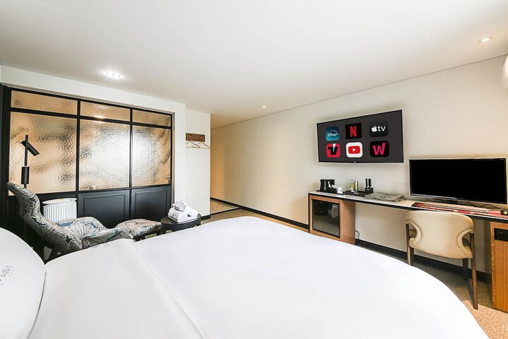 Room 15 of 38