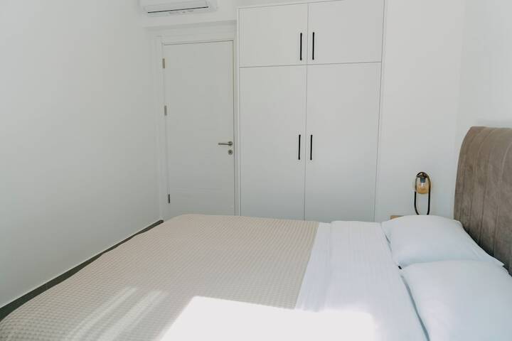 Room 44 of 196
