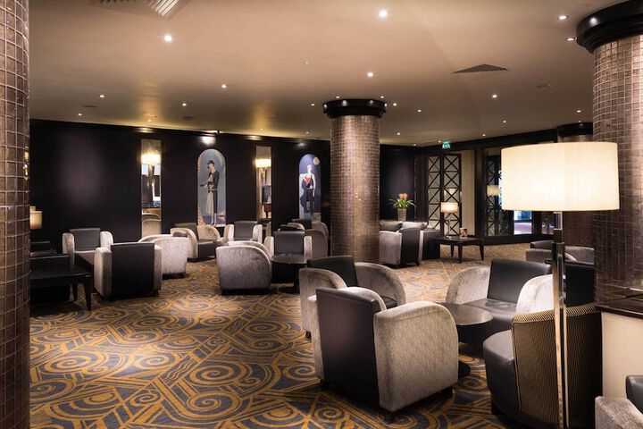 Lounge 62 of 122