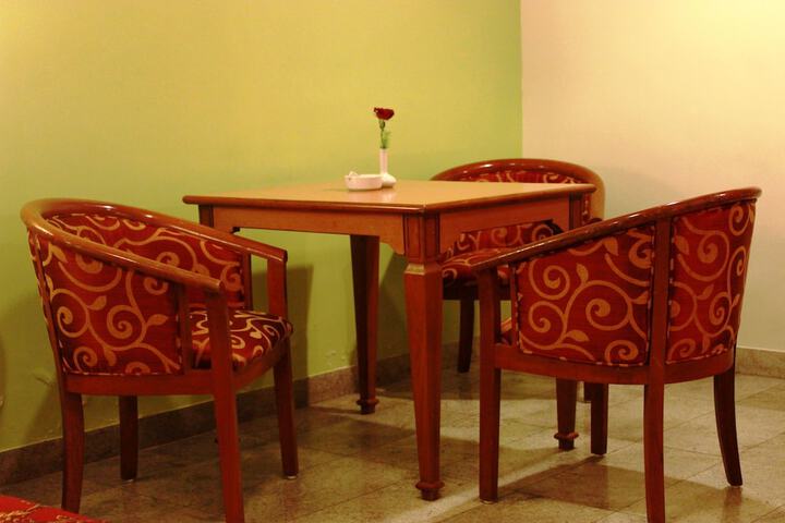 Dining 36 of 51