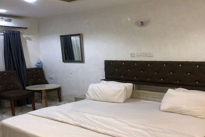 Room 13 of 27