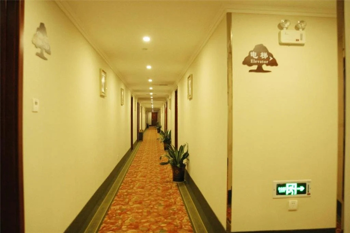 Room 10 of 13
