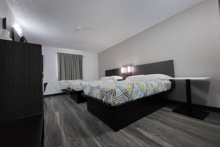 2 Double Beds (4 of 10)