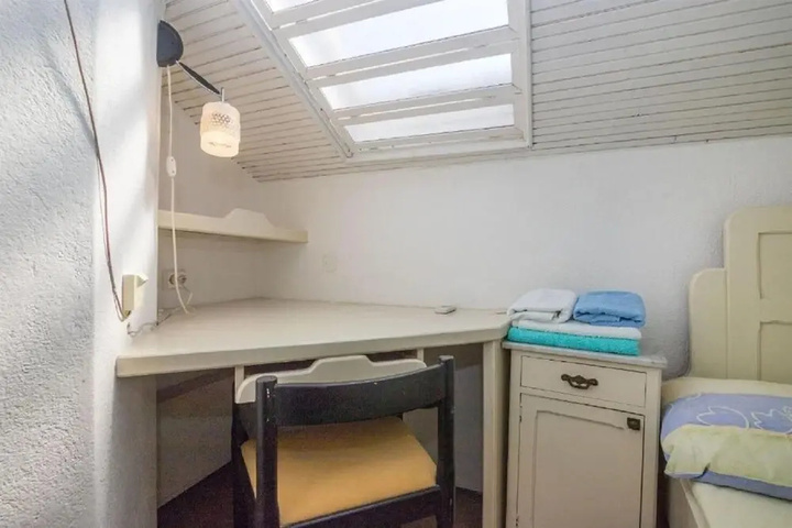 Room 2 of 16