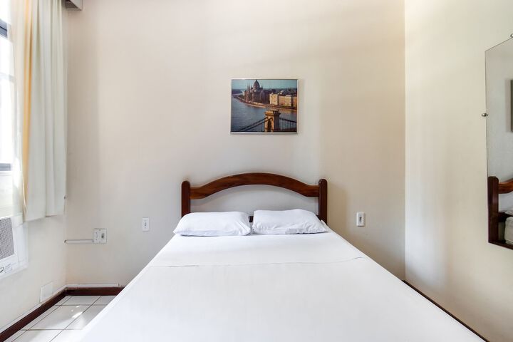 Room 10 of 32