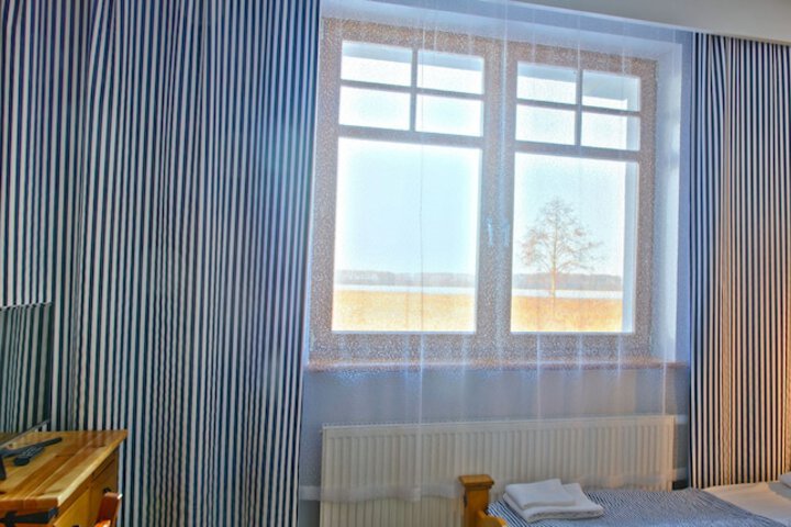Room 7 of 210