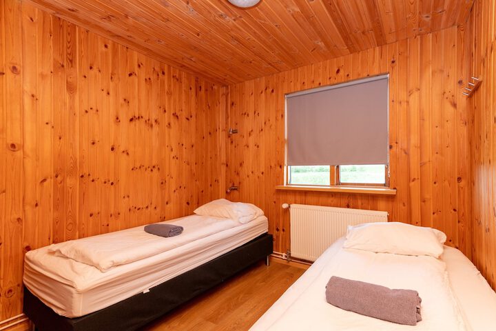 Room 4 of 93