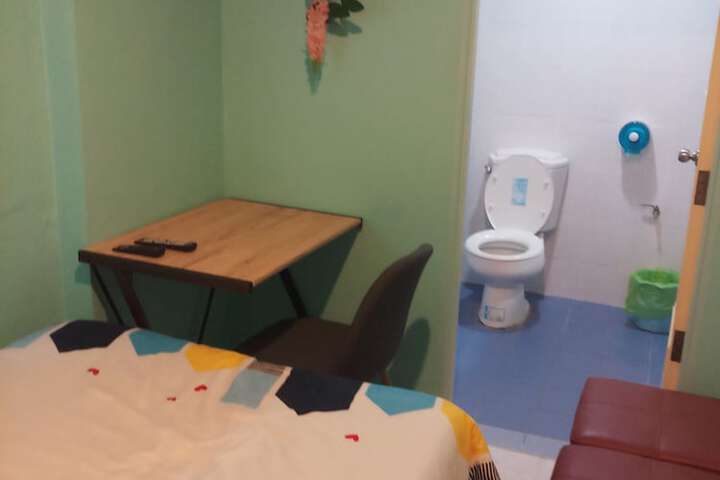 Room 5 of 32