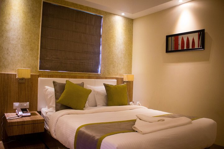 Room 10 of 30