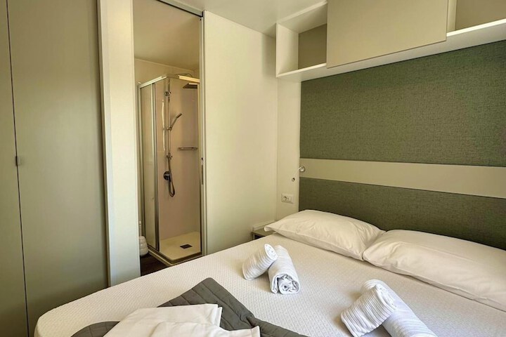 Room 26 of 168
