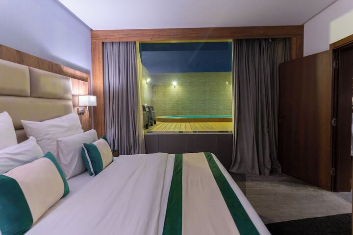 Room 16 of 30