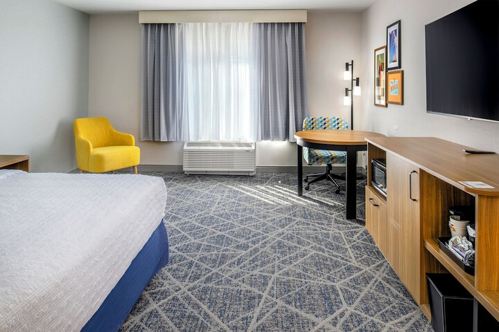 Room 10 of 82