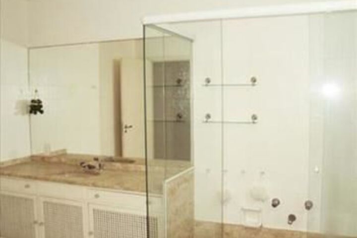 Room 2 of 35