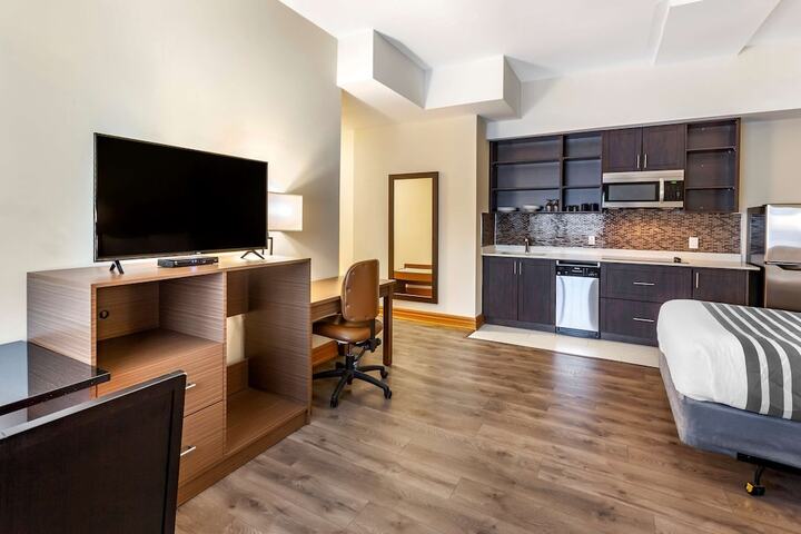 2 Queen Beds High Speed Internet Full Kitchen Coffee Maker, Hair Full Breakfast (11 of 16)