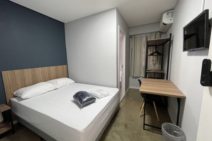 Room 54 of 80