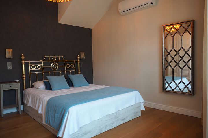 Room 8 of 20