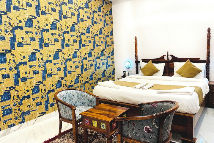 Room 13 of 20