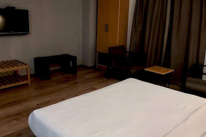 Room 5 of 15