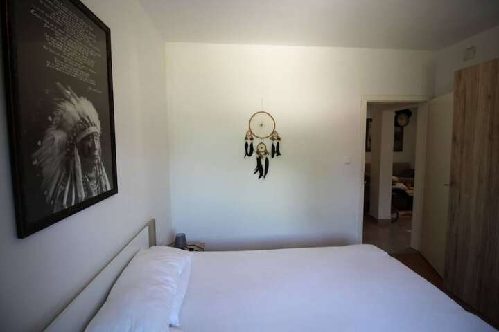 Room 2 of 40
