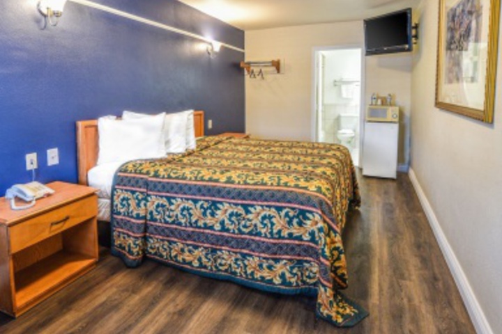 Room 107 of 192