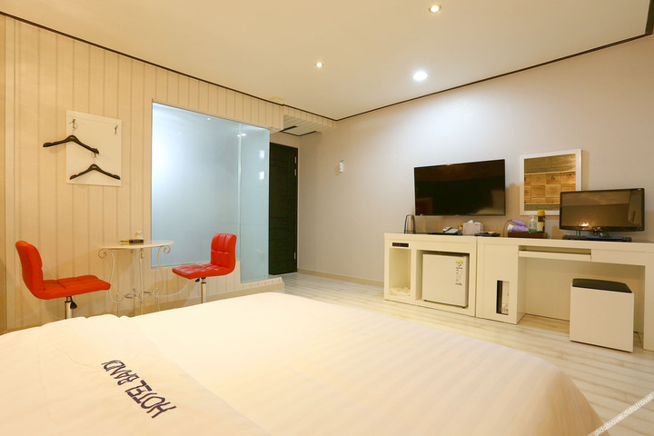 Room 34 of 61