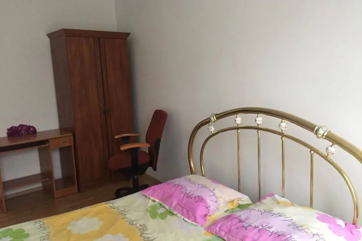 Room 2 of 8