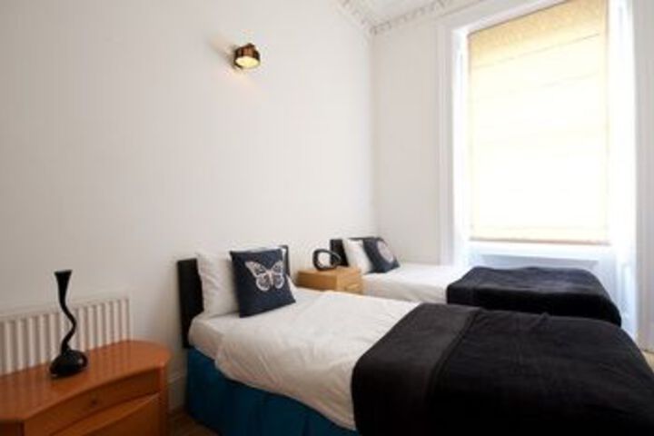 Room 9 of 27