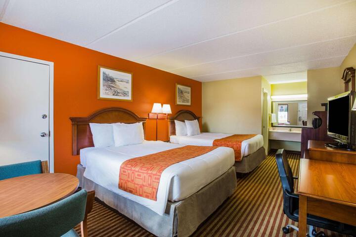 Standard Room, King or Two Doubles (3 of 9)