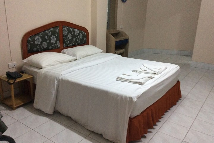 Room 4 of 24