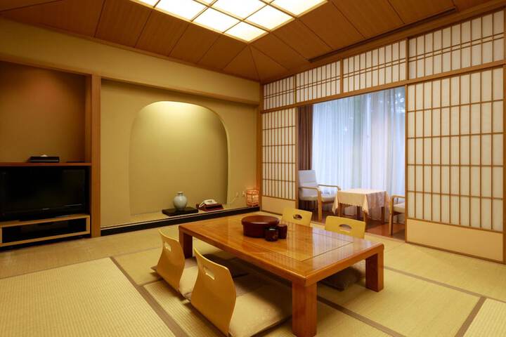 Room 3 of 38