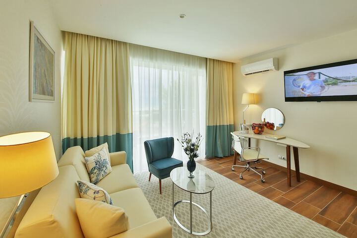 Room 14 of 36