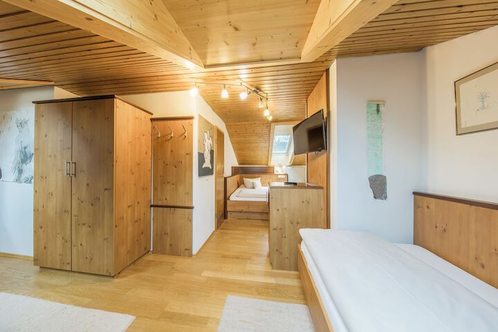 Room 9 of 35