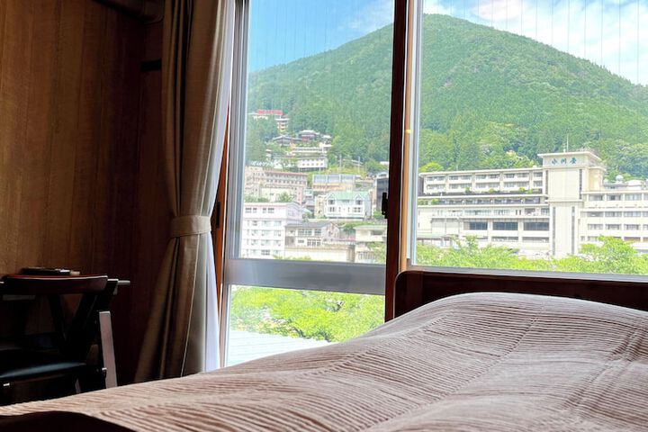 Room 20 of 107